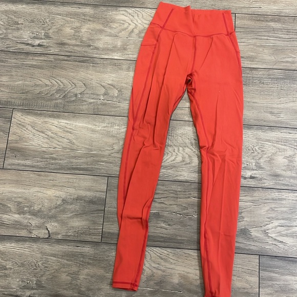 Women Leggings Alphalete alphalux size 0
Good stretch, good condition - Picture 4 of 10